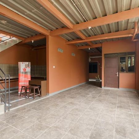 Reddoorz Syariah Near Siloam Hospitals Bulak Kapal Hotel Bekasi Bagian luar foto