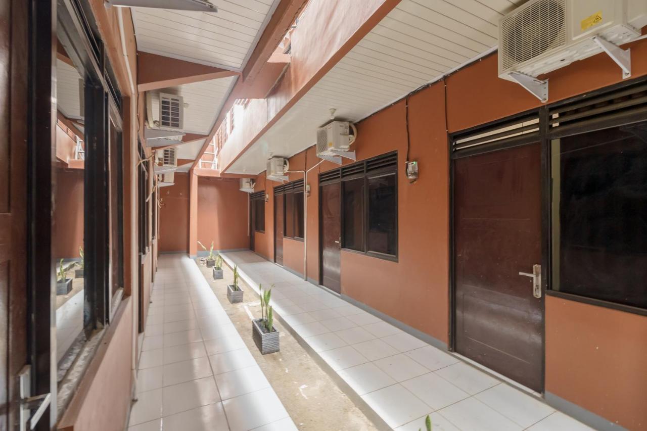 Reddoorz Syariah Near Siloam Hospitals Bulak Kapal Hotel Bekasi Bagian luar foto