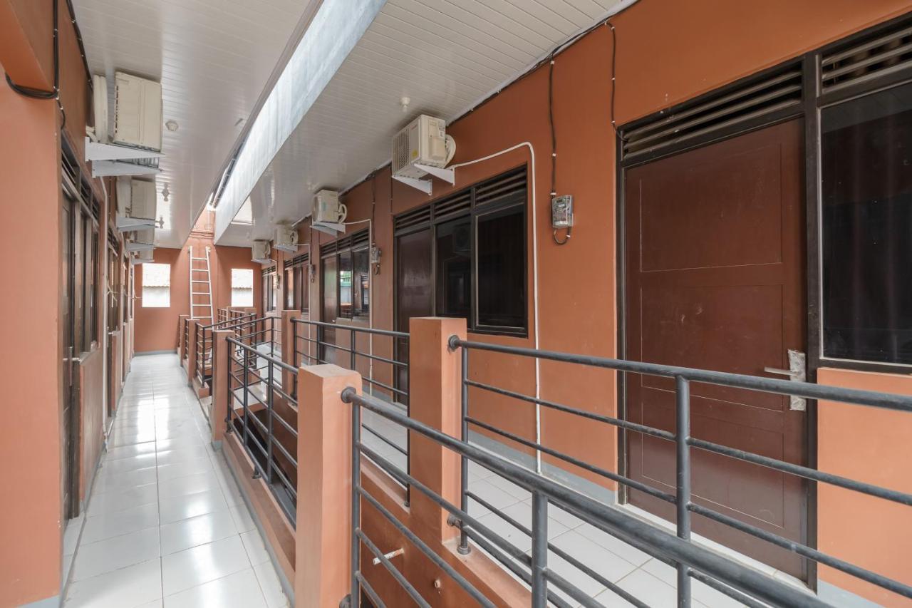 Reddoorz Syariah Near Siloam Hospitals Bulak Kapal Hotel Bekasi Bagian luar foto
