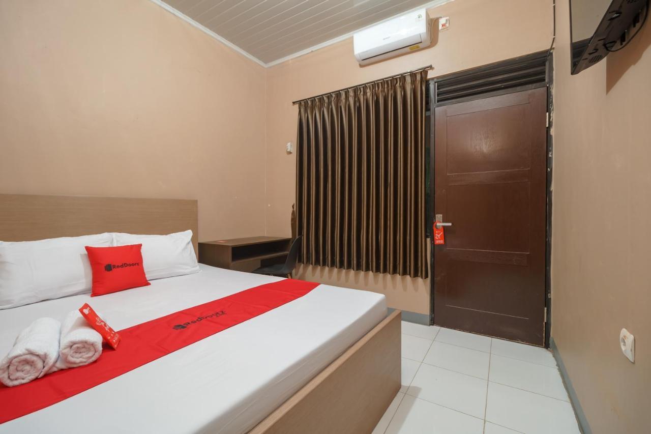 Reddoorz Syariah Near Siloam Hospitals Bulak Kapal Hotel Bekasi Bagian luar foto