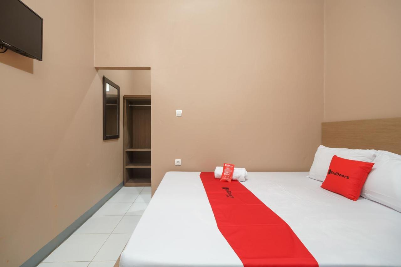Reddoorz Syariah Near Siloam Hospitals Bulak Kapal Hotel Bekasi Bagian luar foto