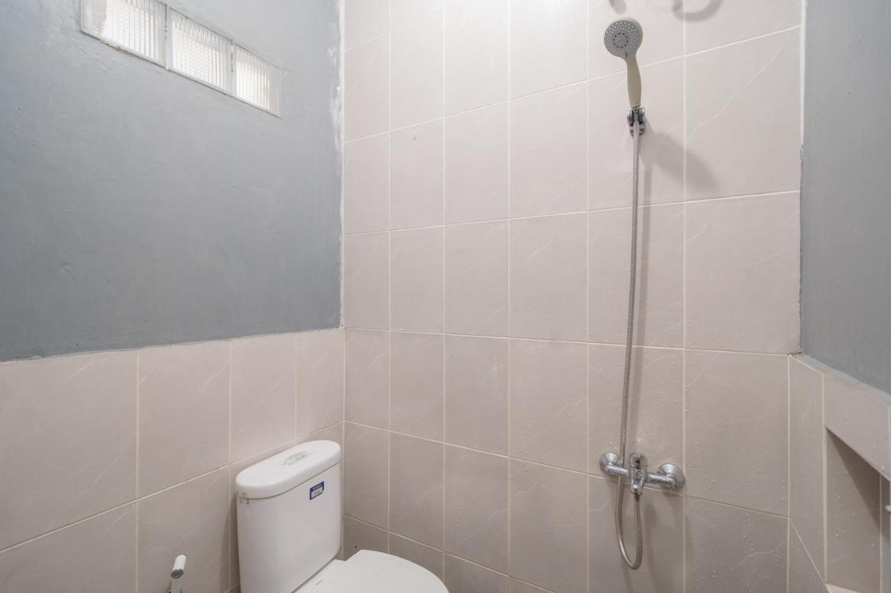 Reddoorz Syariah Near Siloam Hospitals Bulak Kapal Hotel Bekasi Bagian luar foto