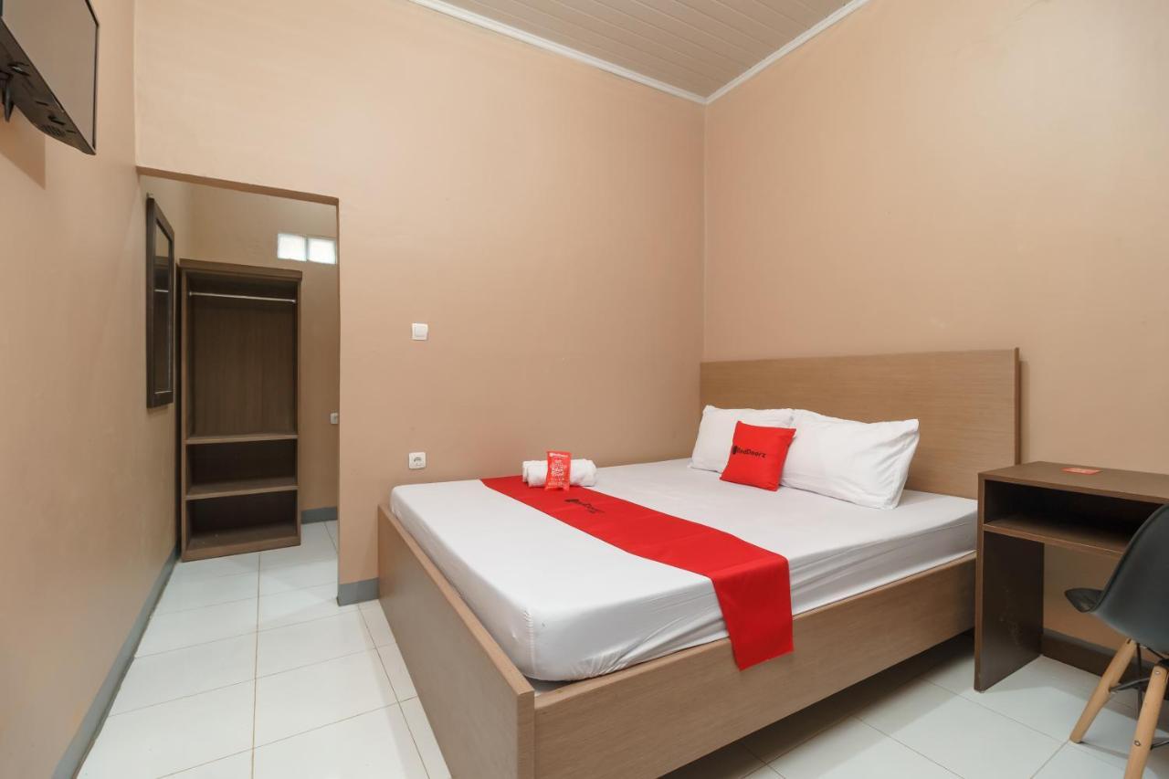 Reddoorz Syariah Near Siloam Hospitals Bulak Kapal Hotel Bekasi Bagian luar foto