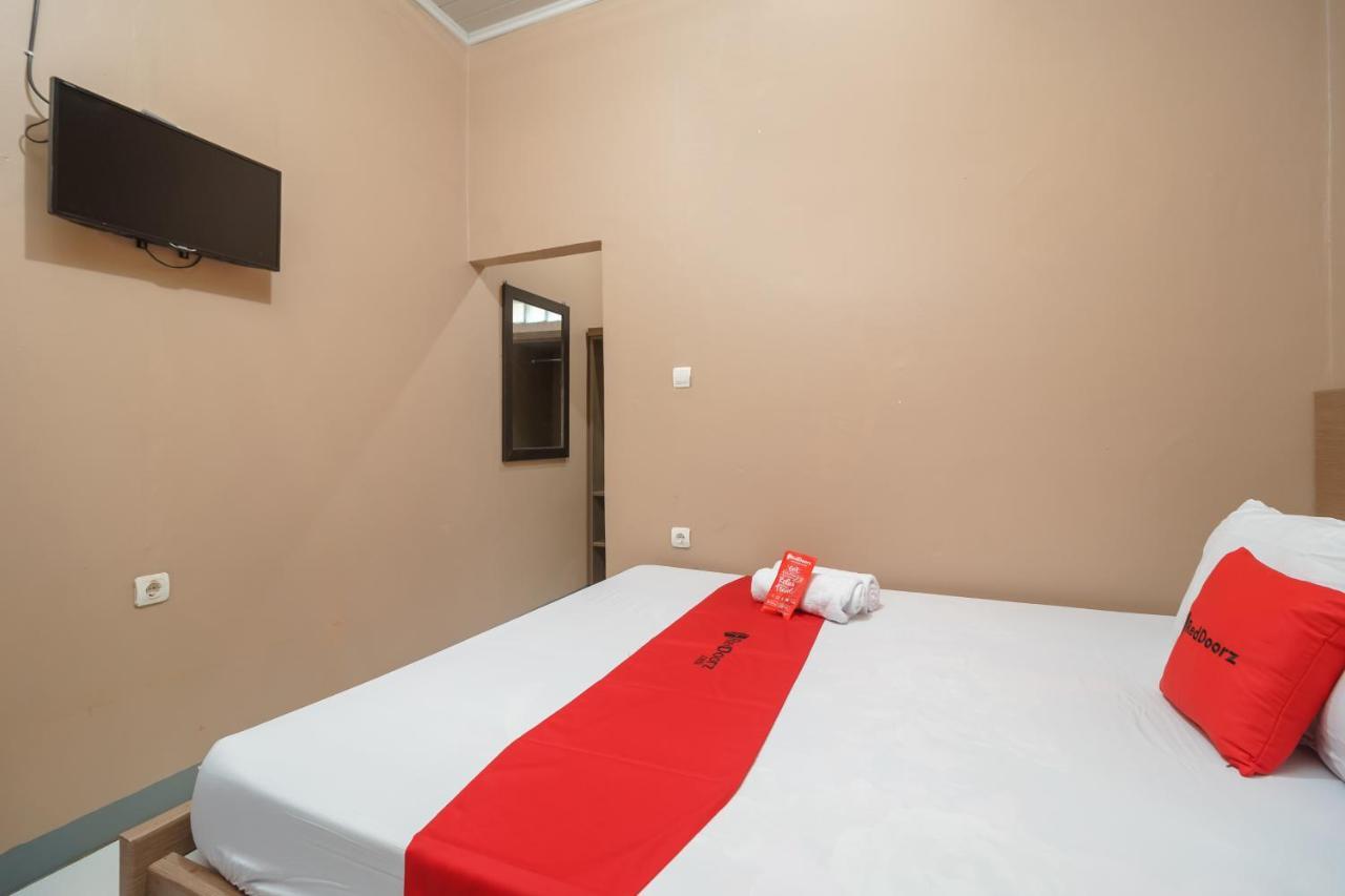 Reddoorz Syariah Near Siloam Hospitals Bulak Kapal Hotel Bekasi Bagian luar foto