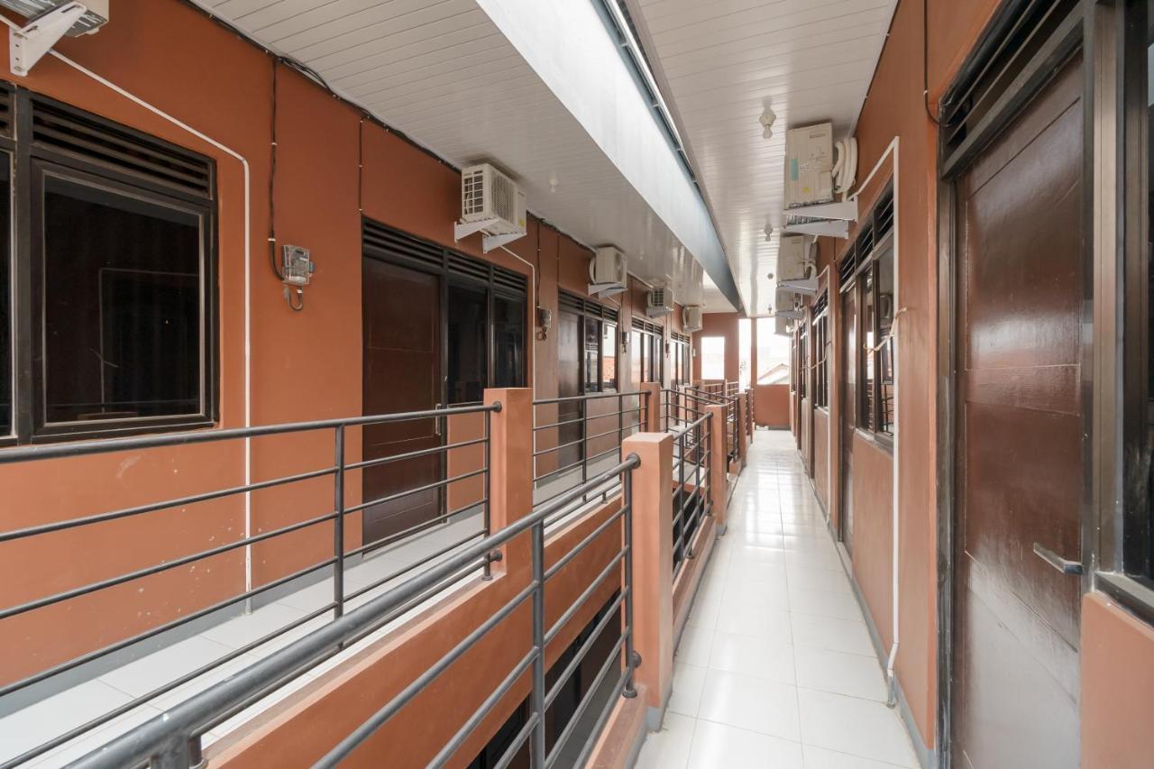Reddoorz Syariah Near Siloam Hospitals Bulak Kapal Hotel Bekasi Bagian luar foto