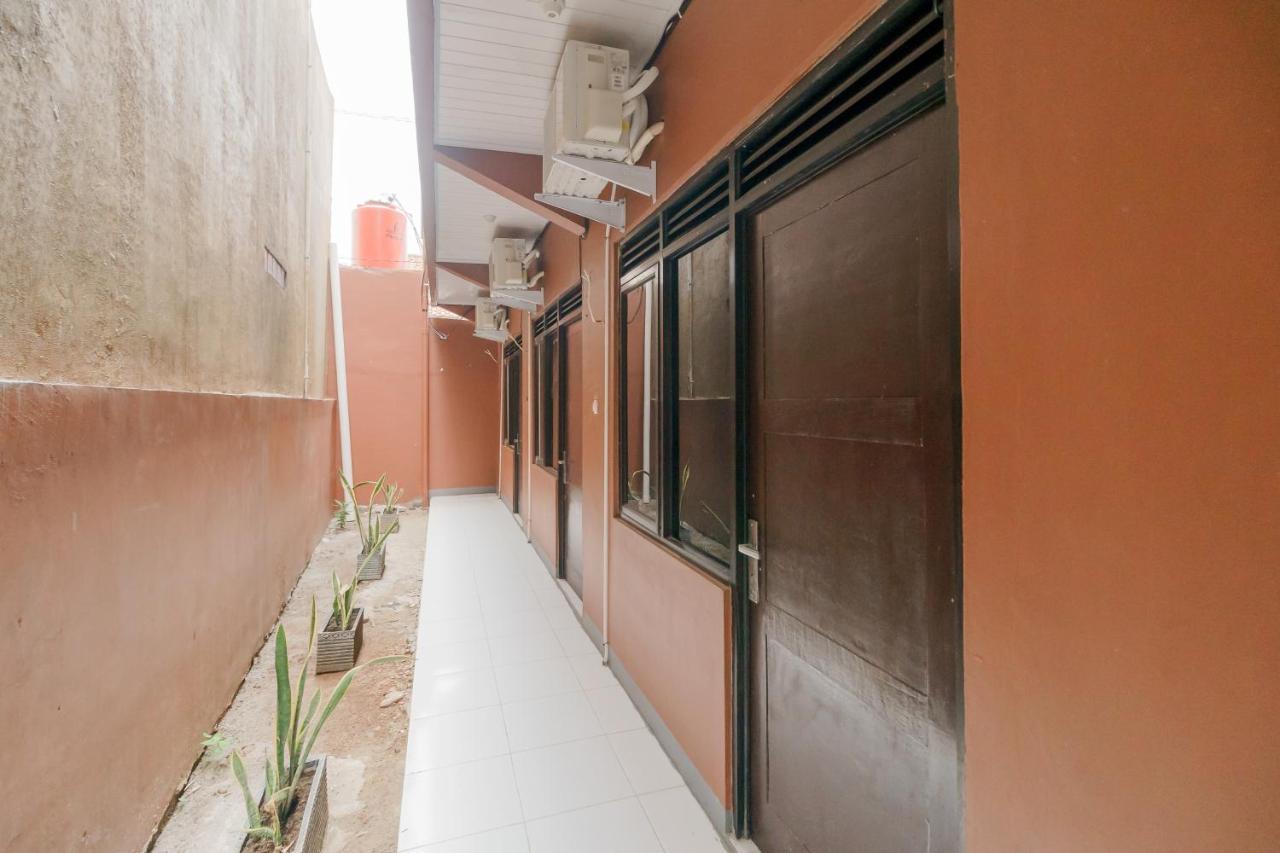 Reddoorz Syariah Near Siloam Hospitals Bulak Kapal Hotel Bekasi Bagian luar foto