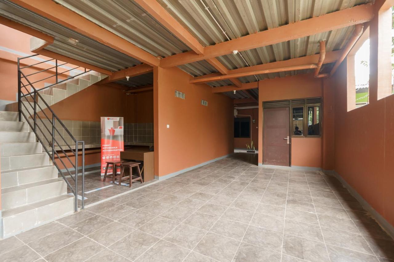 Reddoorz Syariah Near Siloam Hospitals Bulak Kapal Hotel Bekasi Bagian luar foto